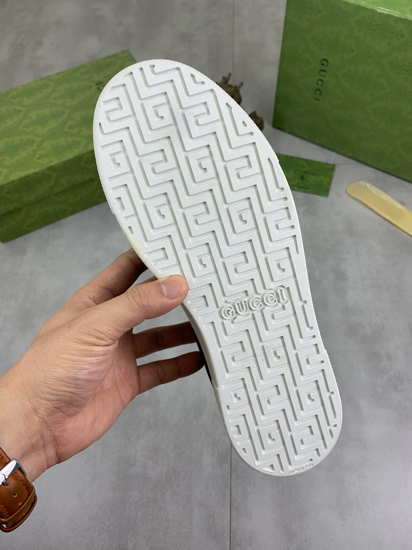 Men's shoes 💰P460💰[New model] (GUCCI) official website's latest 🎁🎁casual and fashionable men's shoes👟, hot style 💥 style is simple and elegant, exclusive for trendy men. Unique official website's latest brand double G elements Original 👑Gucci decoration, fashionable and generous, the fabric is original frosted calfskin✅Full imported sheepskin lining, the official website specifies wear-resistant, lightweight original rubber casual outsole, the classic model is taken in kind at the counter🎬38-44 3⃣️colors available